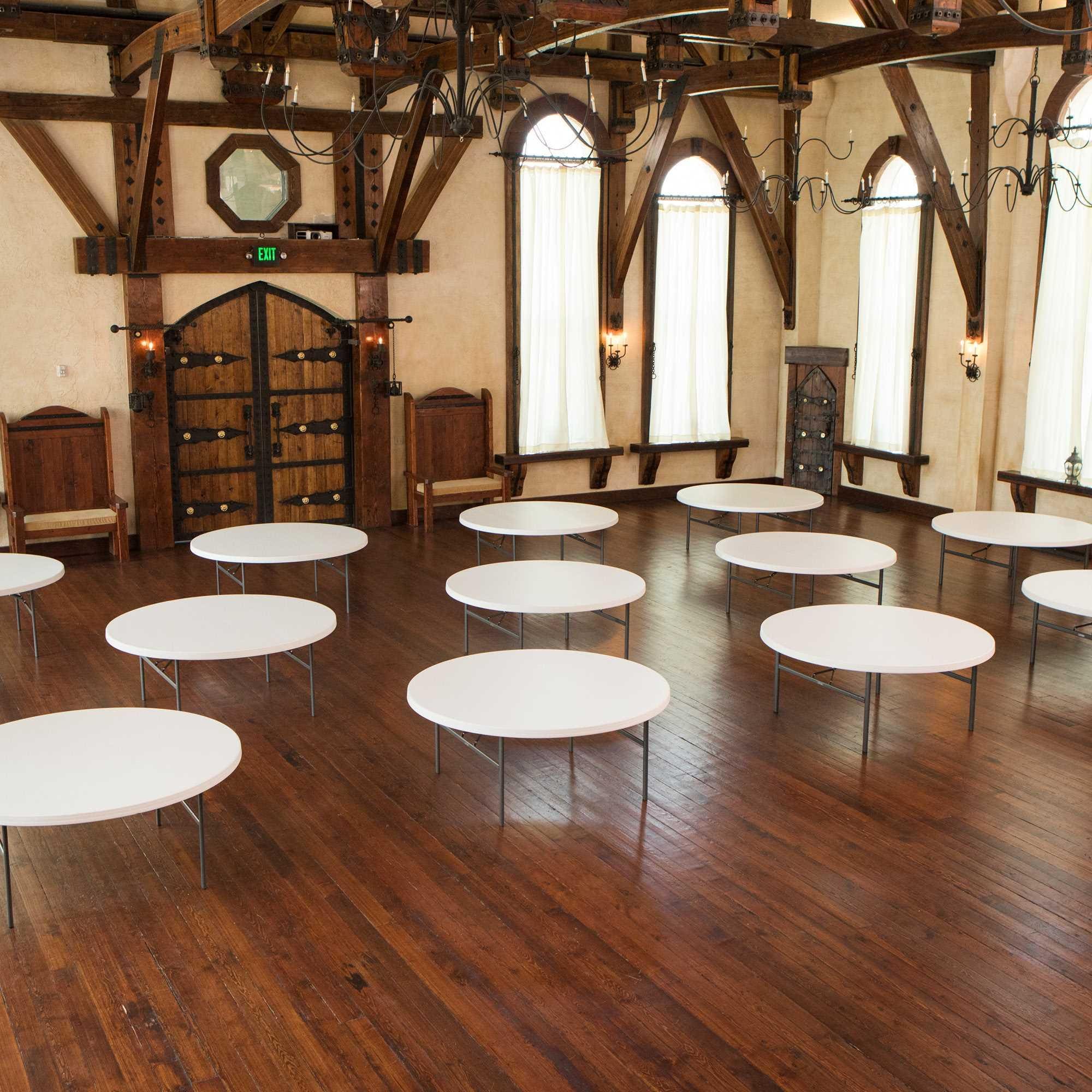 Cómo optimizar el espacio en tu negocio de hostelería utilizando mesas y sillas plegables - Lifetime