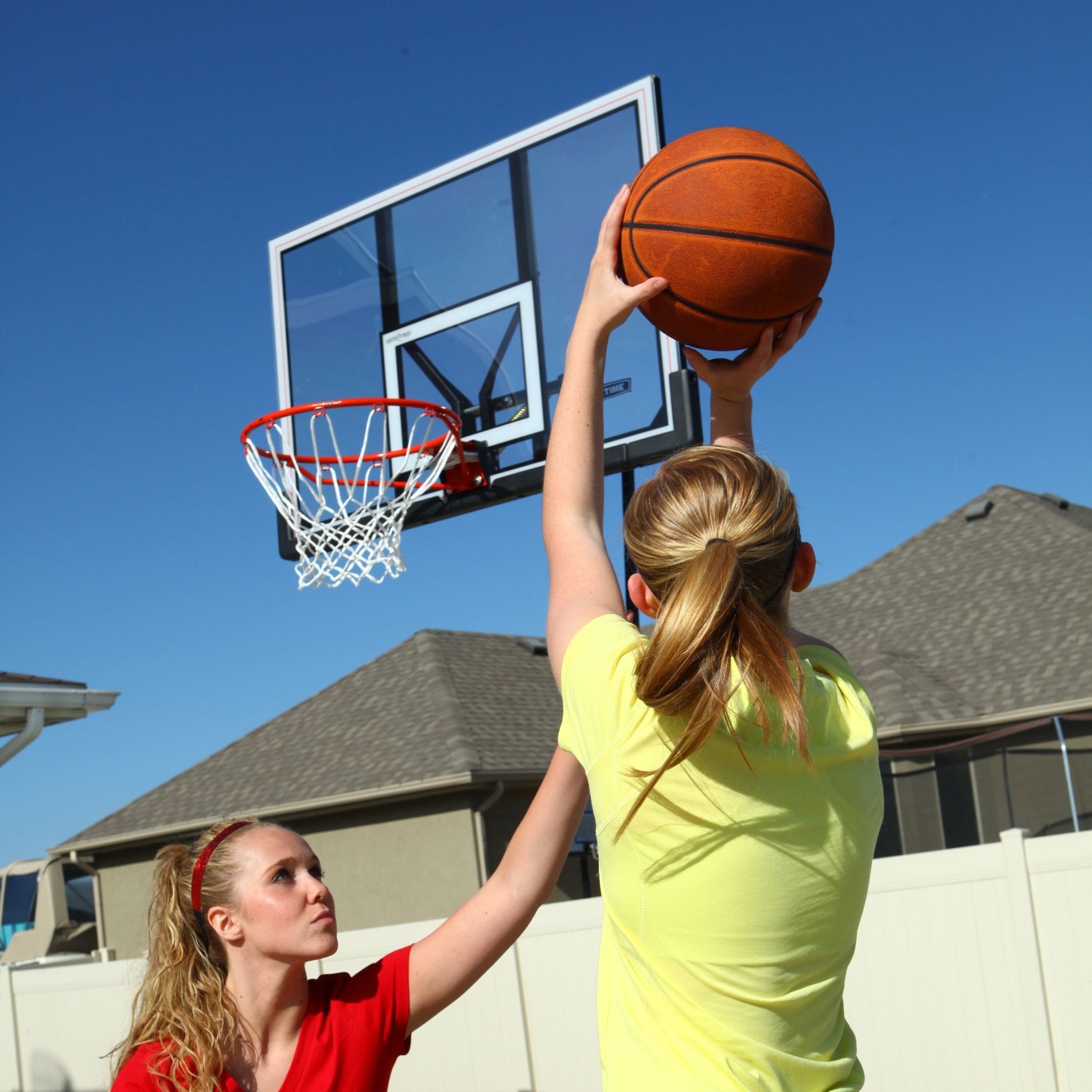 Cuánto espacio necesitas en casa para instalar una canasta de baloncesto - Lifetime